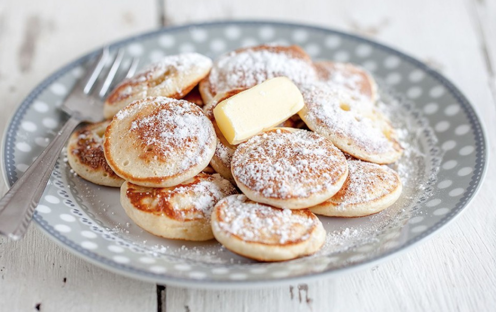 Bake poffertjes
