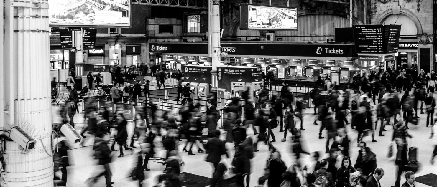 How to avoid being pickpocketed, busy with people airport